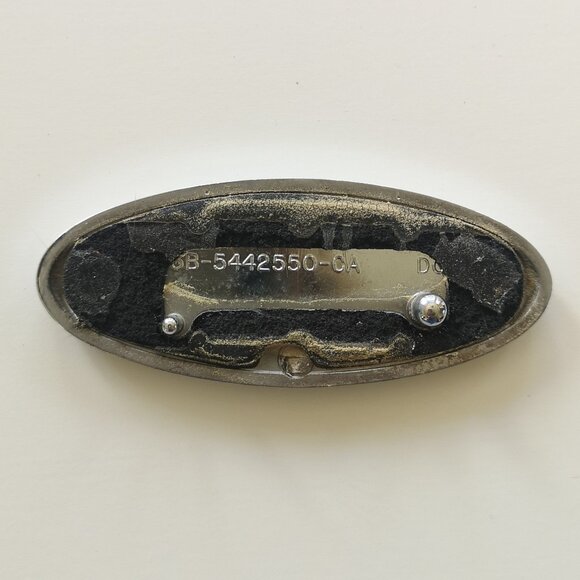FORD EMBLEM LOGO E83B-5442550-CA TEMPO92-96 ESCORT 97-99 - Picture 2 of 2